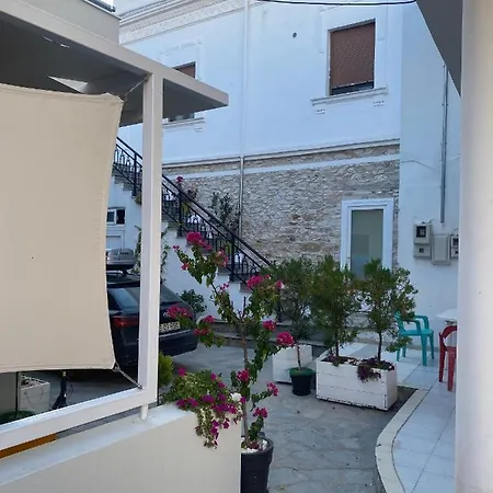 Little Aparthotel *